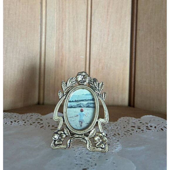 Ornate Victorian Style Miniature Oval Picture Tabletop Frame Beach Theme Photo - Picture 1 of 5
